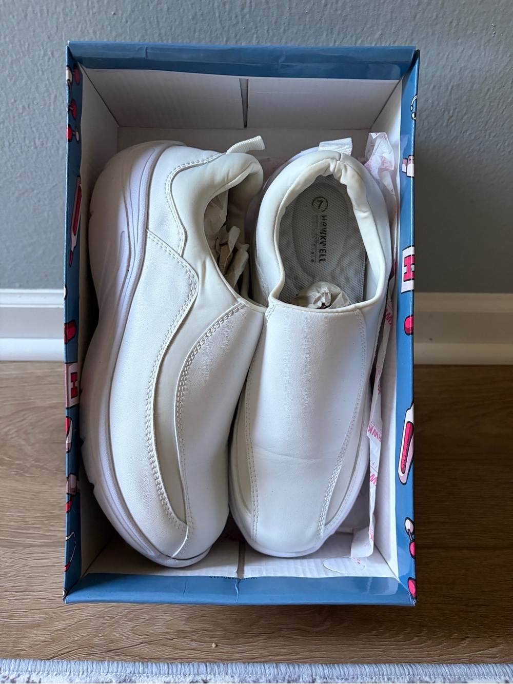Hawkwell size 7 Women's Slip-On White Nursing Shoes